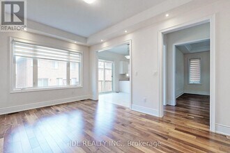 95 Giardina Cres in Richmond Hill, ON - Building Photo - Building Photo