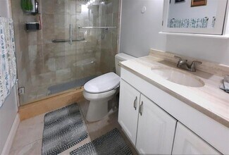 291 S Hollybrook Dr in Pembroke Pines, FL - Building Photo - Building Photo