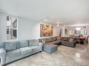 3505 Oaks Way in Pompano Beach, FL - Building Photo - Building Photo