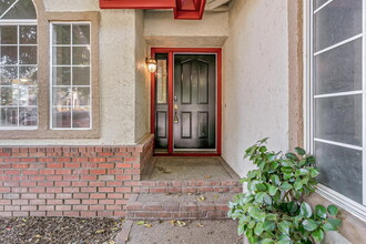 318 Village Cir in Winters, CA - Building Photo - Building Photo