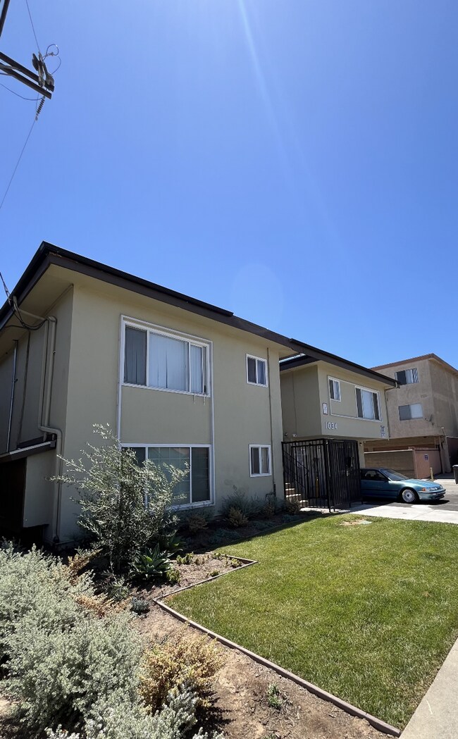 1034 Magnolia Ave in Gardena, CA - Foto de edificio - Building Photo