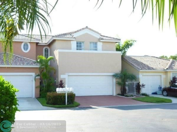 5665 NW 117th Ave in Coral Springs, FL - Foto de edificio