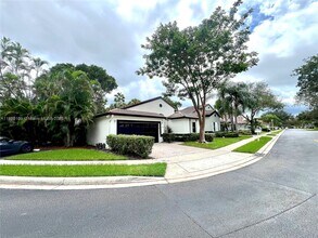 1501 SW 149th Ave in Pembroke Pines, FL - Foto de edificio - Building Photo