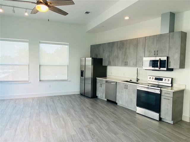 1100 Peters St in Dallas, TX - Building Photo