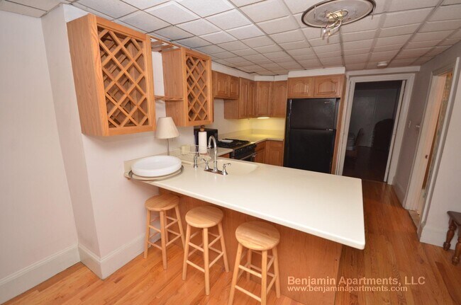 39 Chestnut St, Unit A in Boston, MA - Foto de edificio - Building Photo