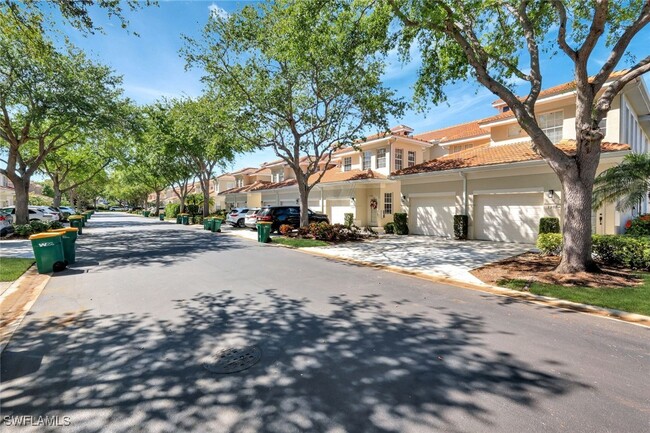 3056 Horizon Ln in Naples, FL - Foto de edificio - Building Photo