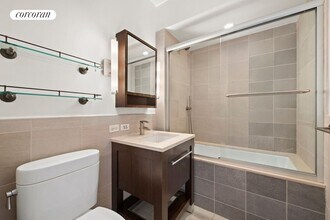 101 W 24 St in New York, NY - Building Photo - Building Photo