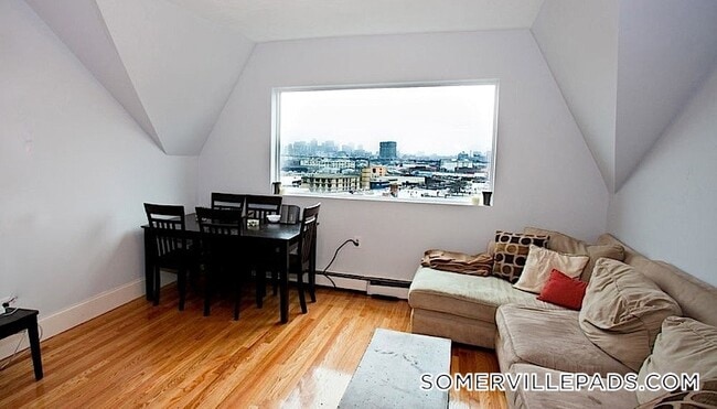 5 Munroe St, Unit 3 in Somerville, MA - Foto de edificio - Building Photo
