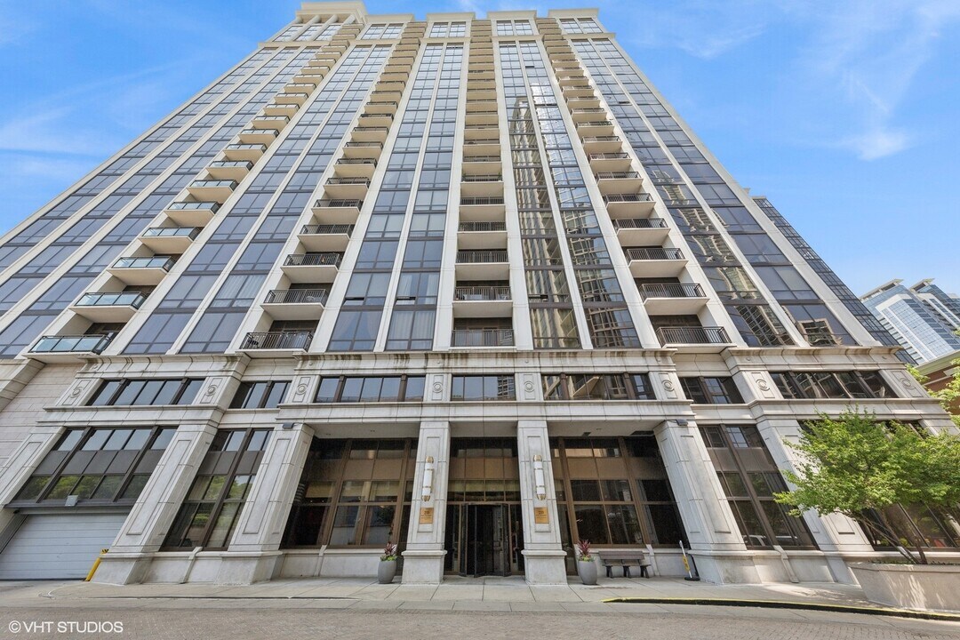 233 E 13th St, Unit 2210 in Chicago, IL - Foto de edificio