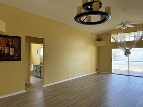 4409 Sanibel Way in Bradenton, FL - Building Photo - Building Photo