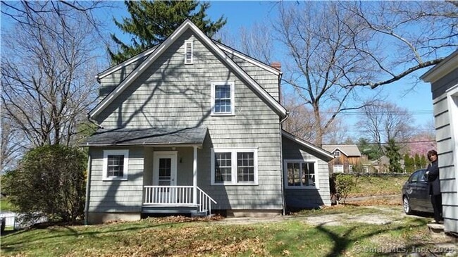 10 Baker Ave in Westport, CT - Building Photo - Building Photo