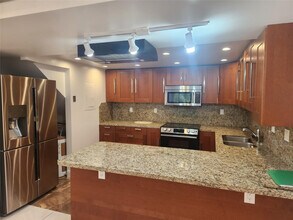 20347 W Country Club Dr in Aventura, FL - Building Photo - Building Photo