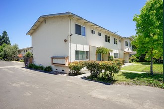 2434 Rock St in Mountain View, CA - Foto de edificio - Building Photo