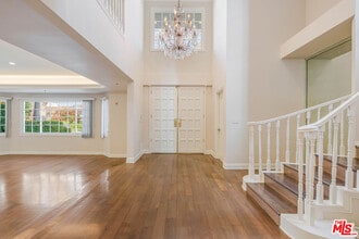 257 S Oakhurst Dr in Beverly Hills, CA - Building Photo - Building Photo