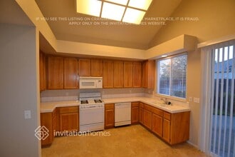 6801 Hampton Cove Way in Sacramento, CA - Foto de edificio - Building Photo