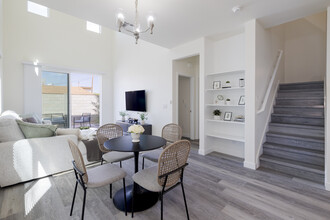 Raymond Place Townhomes in Phoenix, AZ - Foto de edificio - Interior Photo