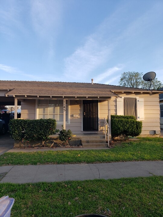 1145 Hickory St in Red Bluff, CA - Foto de edificio