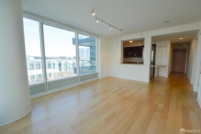 425 1st St, Unit 807 in San Francisco, CA - Building Photo - Building Photo