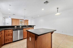 811 S Federal Hwy in Lake Worth Beach, FL - Building Photo