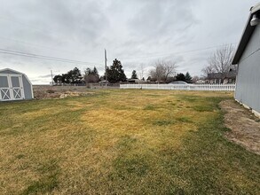 300 Fir Ave in Warden, WA - Building Photo - Building Photo