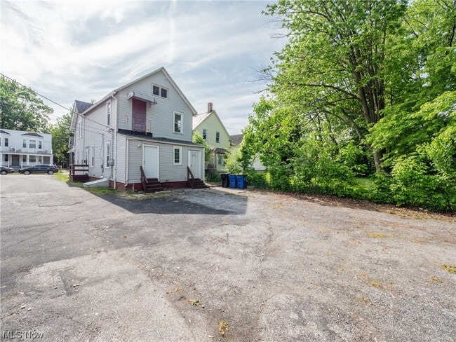 2112 W 93rd St, Unit Up Stairs in Cleveland, OH - Building Photo - Building Photo