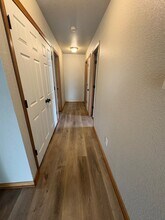 107 SW Rock Gdn Ln in Blue Springs, MO - Foto de edificio - Building Photo