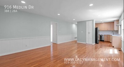 916 Medlin Dr in Cary, NC - Building Photo - Building Photo