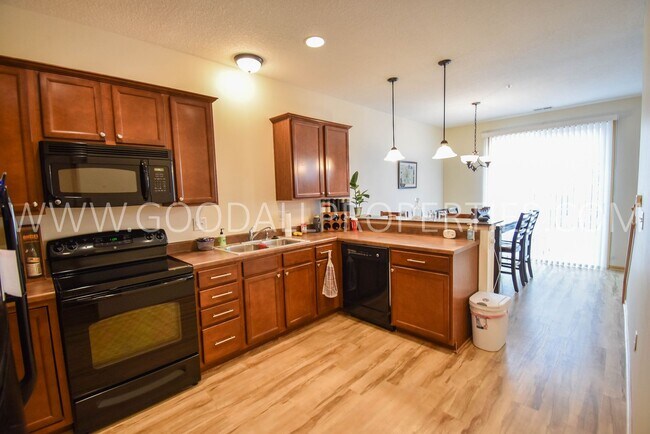 636 86th St in West Des Moines, IA - Building Photo - Building Photo