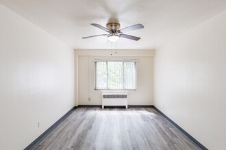 Amberson Gardens in Pittsburgh, PA - Building Photo - Interior Photo