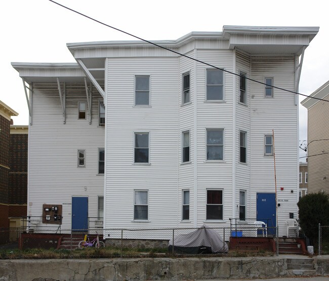 802 Social St in Woonsocket, RI - Building Photo - Building Photo