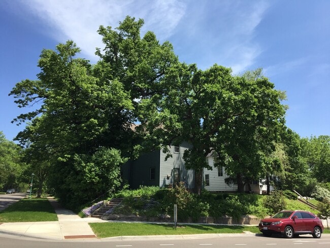 2219 Como Ave in St. Paul, MN - Building Photo - Building Photo
