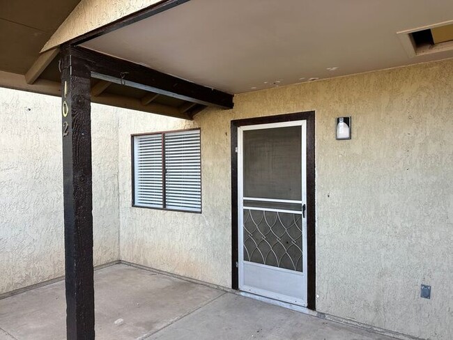 2729 N Salem in Mesa, AZ - Foto de edificio - Building Photo