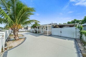 845 NW 2nd St in Florida City, FL - Building Photo - Building Photo