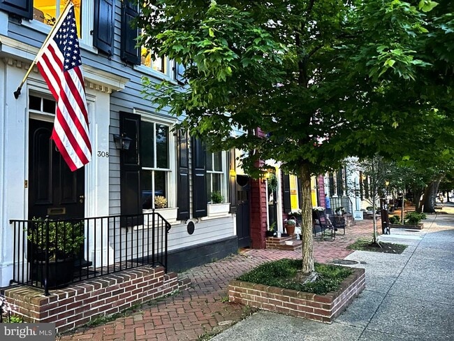 property at 308 S Fairfax St