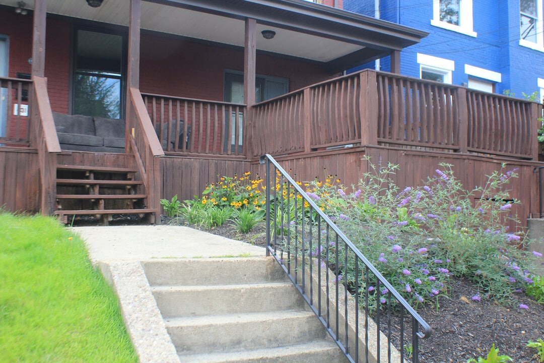 431 Rebecca Ave, Unit 2 in Pittsburgh, PA - Building Photo