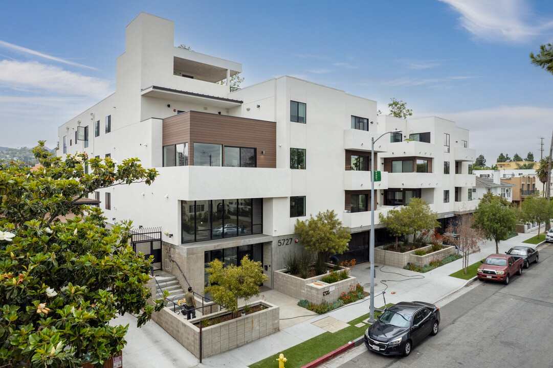 5727 La Mirada Ave in Los Angeles, CA - Building Photo