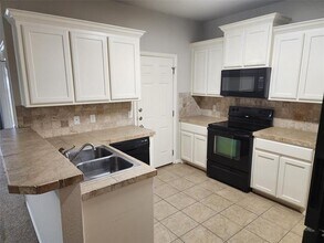 151 N Meadows Dr in Granbury, TX - Building Photo - Building Photo