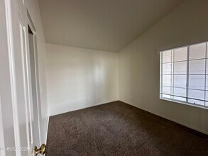 6136 Greenbrook Dr in Reno, NV - Building Photo - Building Photo