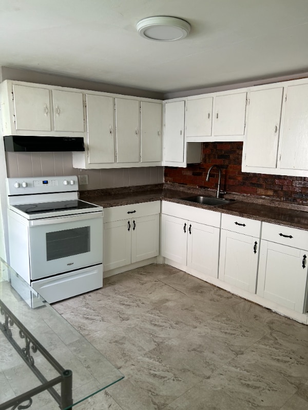 property at 8 Quigley Ct
