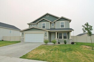 715 SW Inby St in Mountain Home, ID - Building Photo