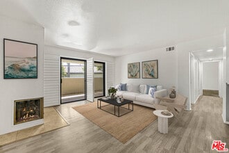 2053 Majorca Dr in Oxnard, CA - Building Photo - Building Photo