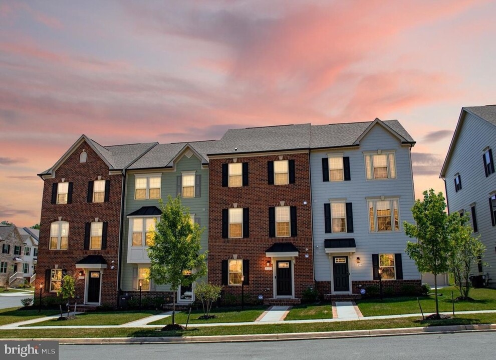 18093 Red Mulberry Rd in Dumfries, VA - Building Photo