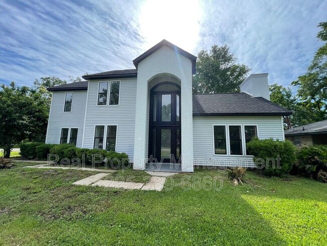 property at 811 S Pleasant Ave