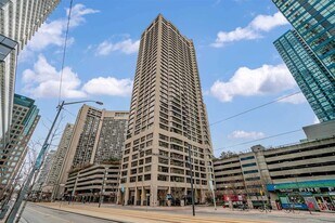 55-3355 Harbour Square in Toronto, ON - Building Photo