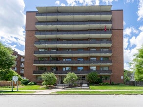 Mapleview Manor in Sarnia, ON - Building Photo - Building Photo