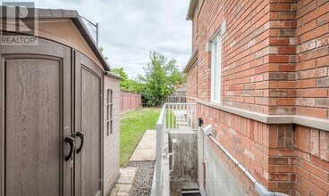 3908 Quiet Creek Dr in Mississauga, ON - Building Photo - Building Photo