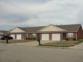 2711 Fairmont Ct in Troy, OH - Building Photo