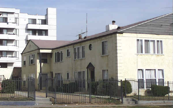 4131-4135 Melrose Ave in Los Angeles, CA - Foto de edificio - Building Photo