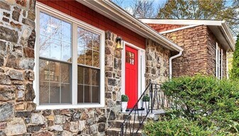 2918 Highland Dr SE in Smyrna, GA - Building Photo