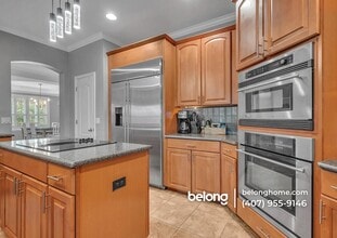 607 E Oakland Ave in Oakland, FL - Foto de edificio - Building Photo